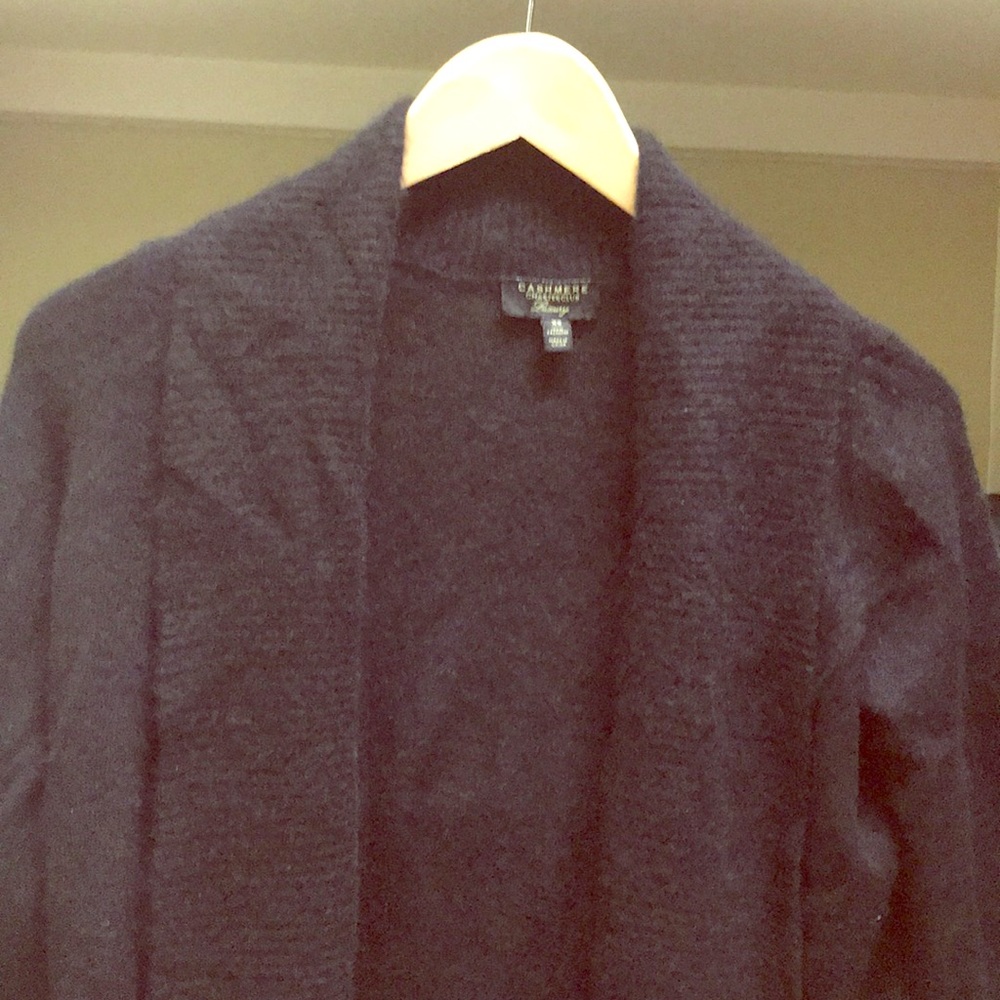 Super soft luxurious cashmere cardigan. Must have!